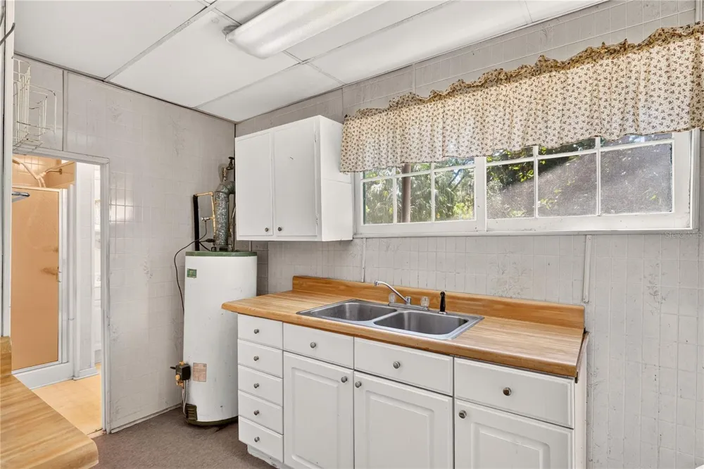 321 NE 11TH STREET Gainesville, FL 32601