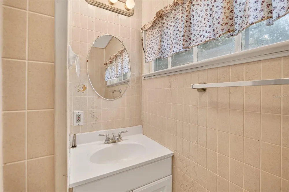 321 NE 11TH STREET Gainesville, FL 32601
