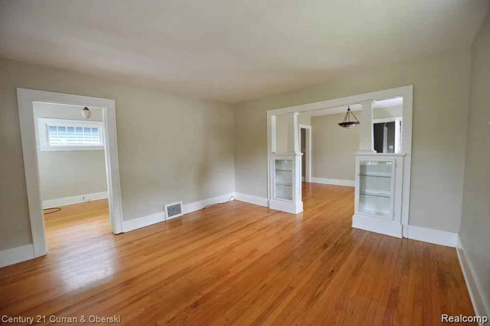 205 S Maple Avenue Royal Oak City, MI 48067