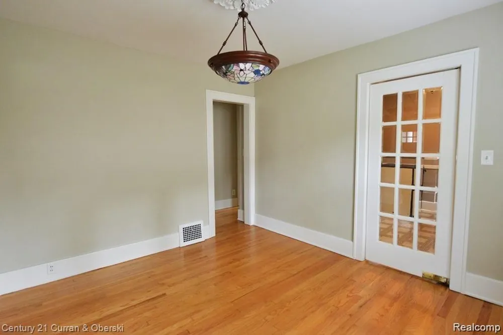 205 S Maple Avenue Royal Oak City, MI 48067