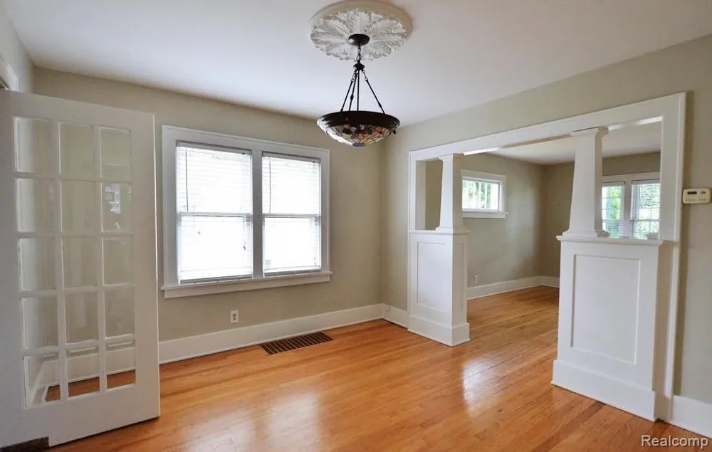 205 S Maple Avenue Royal Oak City, MI 48067