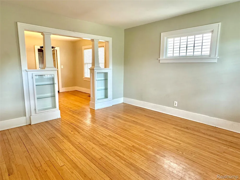 205 S Maple Avenue Royal Oak City, MI 48067