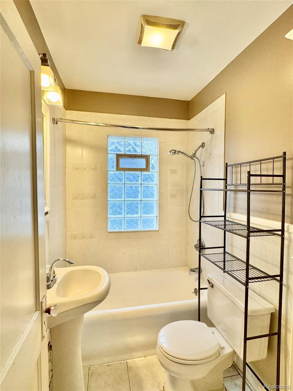 205 S Maple Avenue Royal Oak City, MI 48067