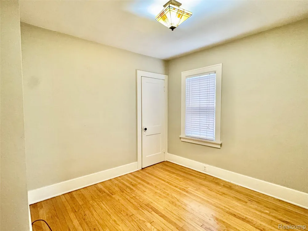 205 S Maple Avenue Royal Oak City, MI 48067