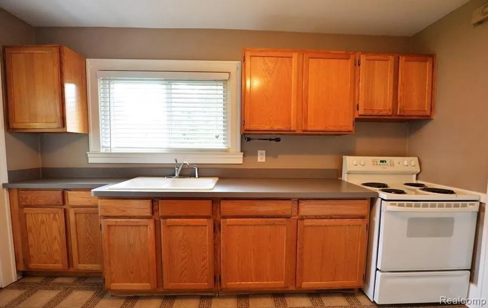 205 S Maple Avenue Royal Oak City, MI 48067