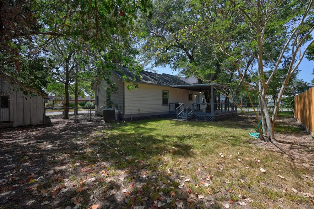 419 S Main Street La Grange, TX 78945