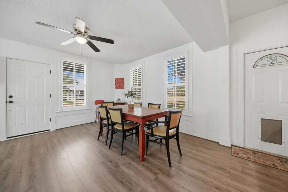 419 S Main Street La Grange, TX 78945