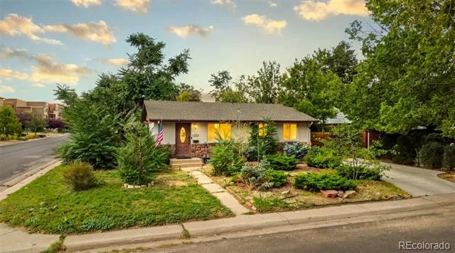 902 S Ironton Street Aurora, CO 80012