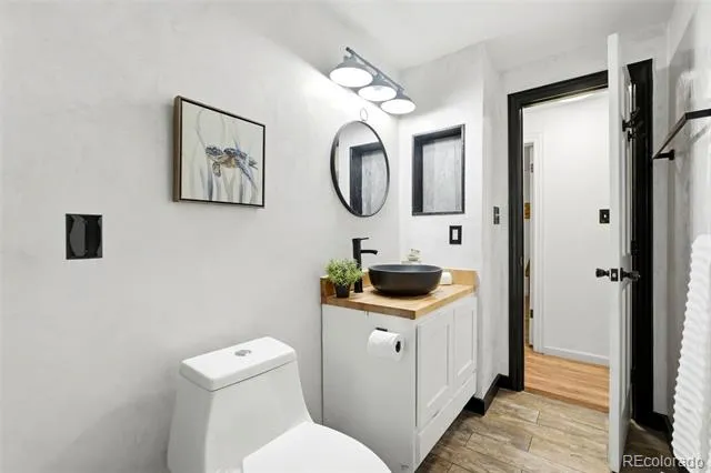 902 S Ironton Street Aurora, CO 80012