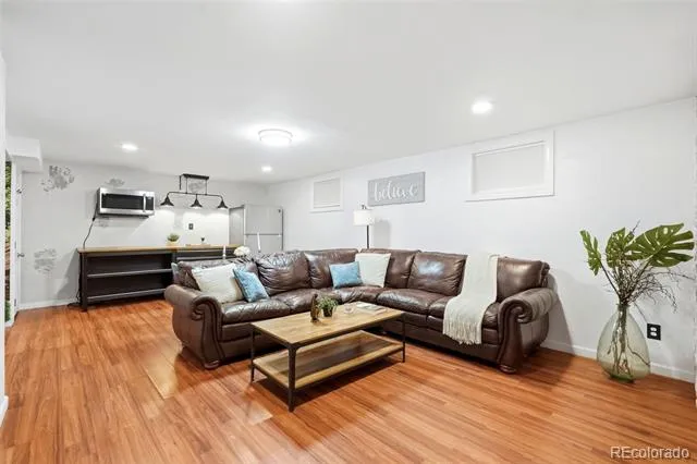 902 S Ironton Street Aurora, CO 80012