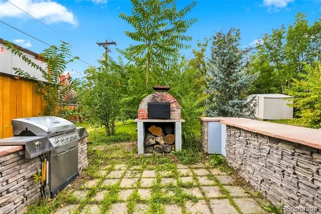 902 S Ironton Street Aurora, CO 80012