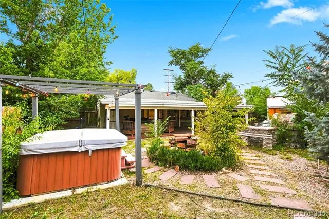 902 S Ironton Street Aurora, CO 80012