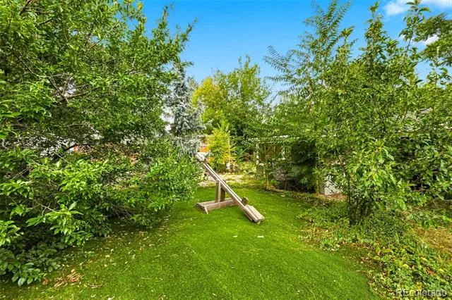 902 S Ironton Street Aurora, CO 80012