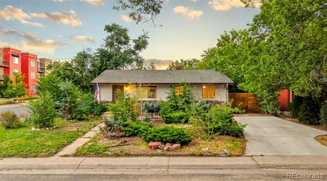902 S Ironton Street Aurora, CO 80012