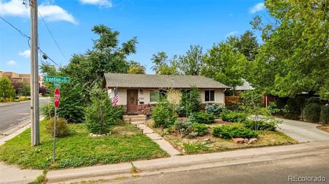 902 S Ironton Street Aurora, CO 80012