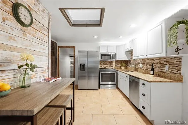 902 S Ironton Street Aurora, CO 80012
