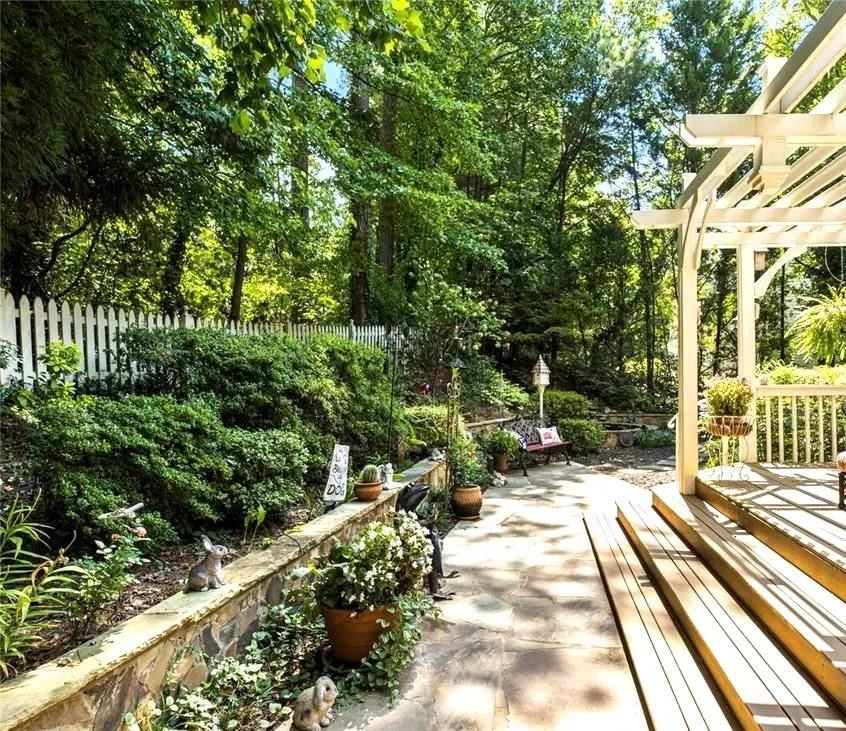 2825 Gleneagles Pointe Alpharetta, GA 30005