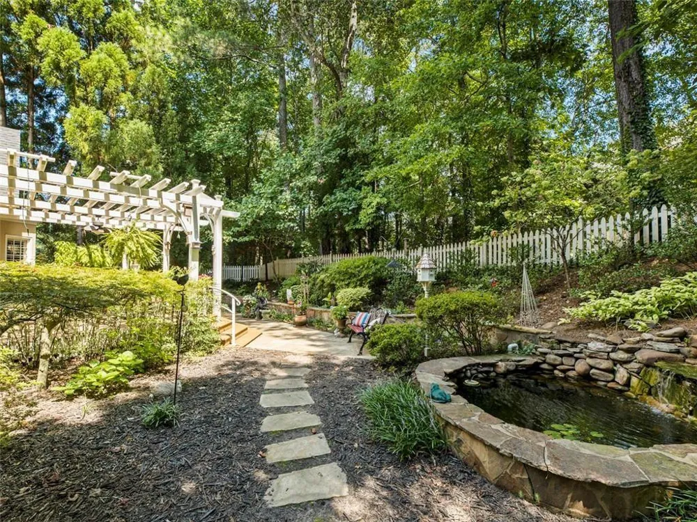 2825 Gleneagles Pointe Alpharetta, GA 30005