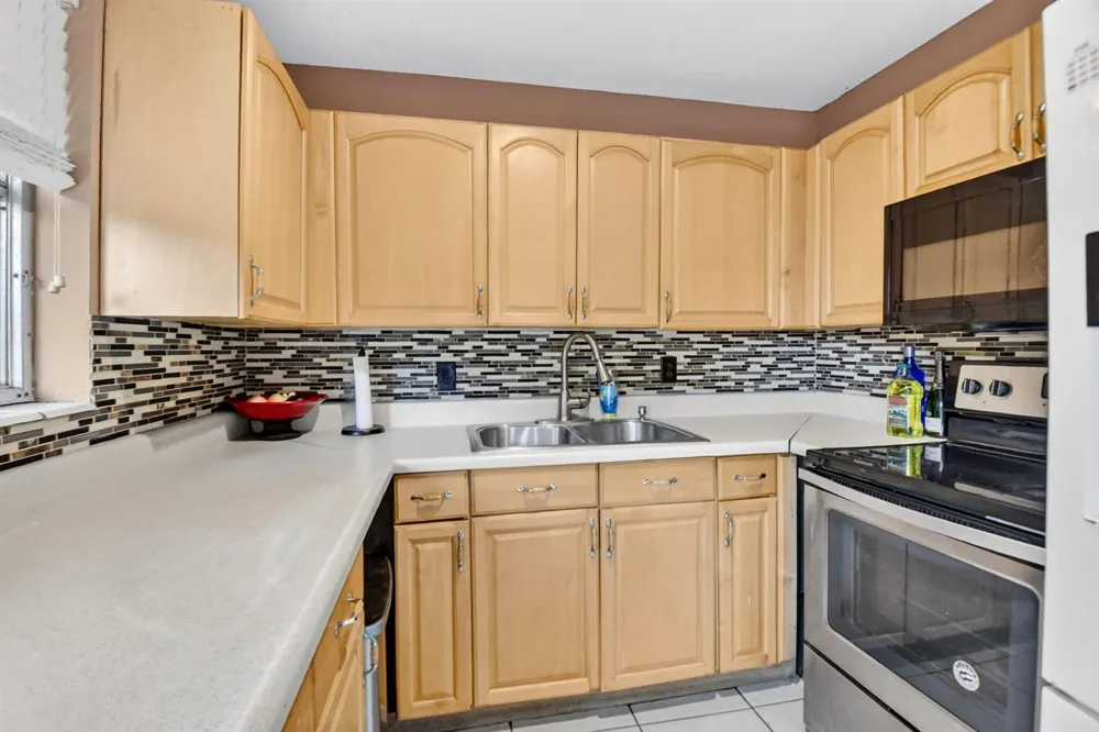 1572 Woodland Avenue West Palm Beach, FL 33415