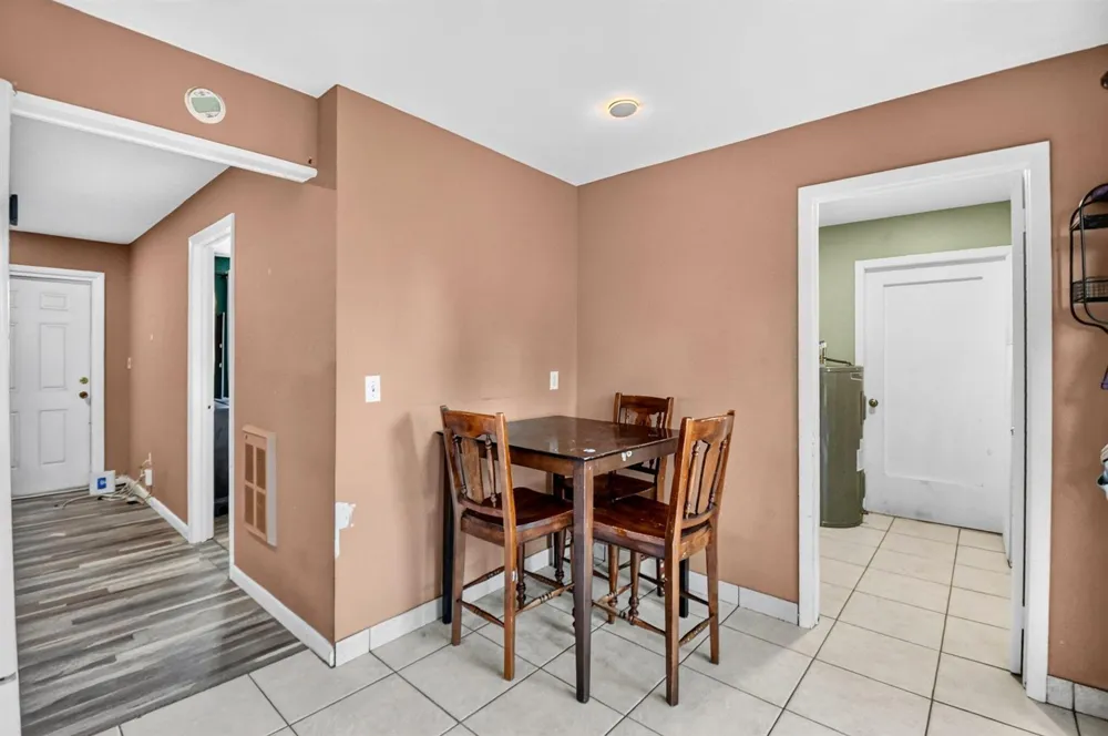 1572 Woodland Avenue West Palm Beach, FL 33415