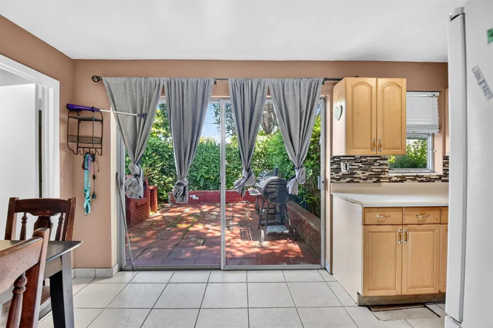 1572 Woodland Avenue West Palm Beach, FL 33415