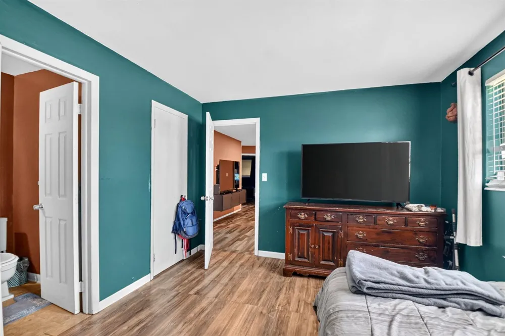 1572 Woodland Avenue West Palm Beach, FL 33415