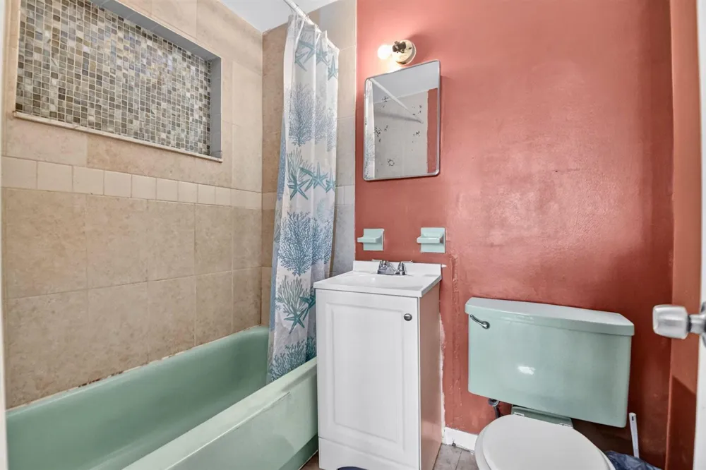 1572 Woodland Avenue West Palm Beach, FL 33415