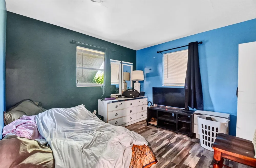 1572 Woodland Avenue West Palm Beach, FL 33415