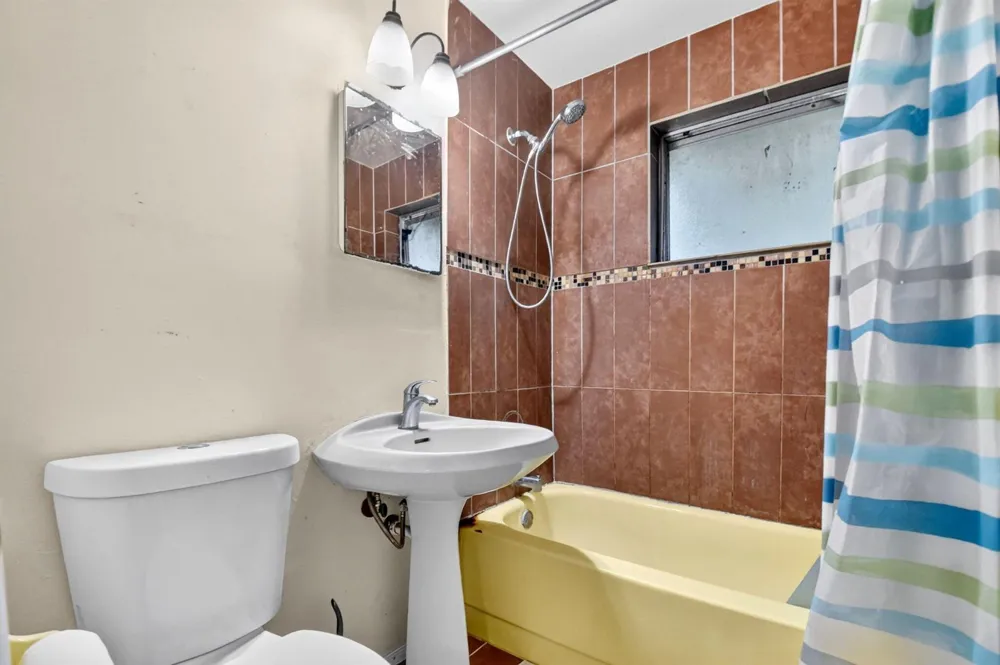 1572 Woodland Avenue West Palm Beach, FL 33415