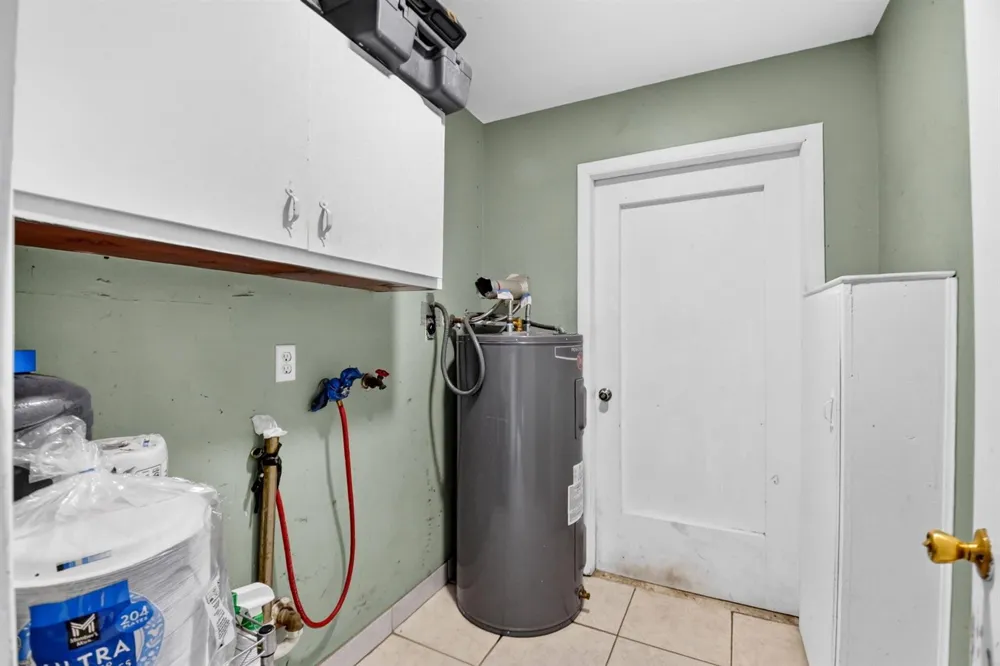 1572 Woodland Avenue West Palm Beach, FL 33415