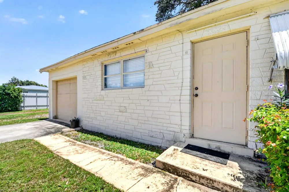 1572 Woodland Avenue West Palm Beach, FL 33415