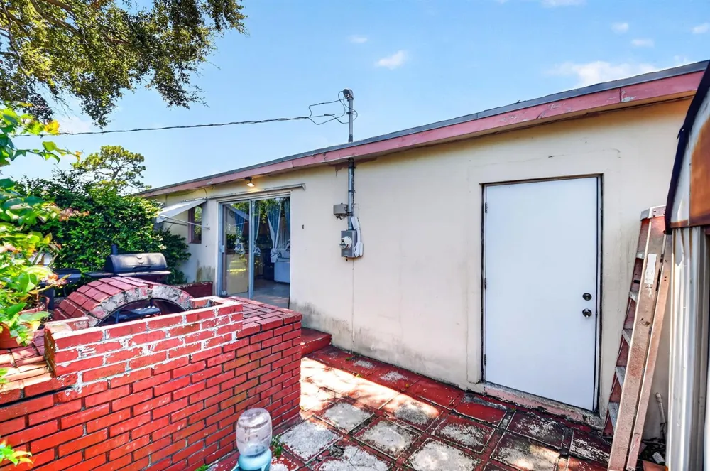 1572 Woodland Avenue West Palm Beach, FL 33415