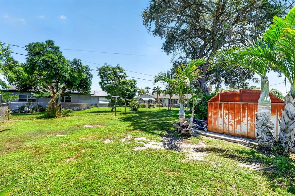 1572 Woodland Avenue West Palm Beach, FL 33415