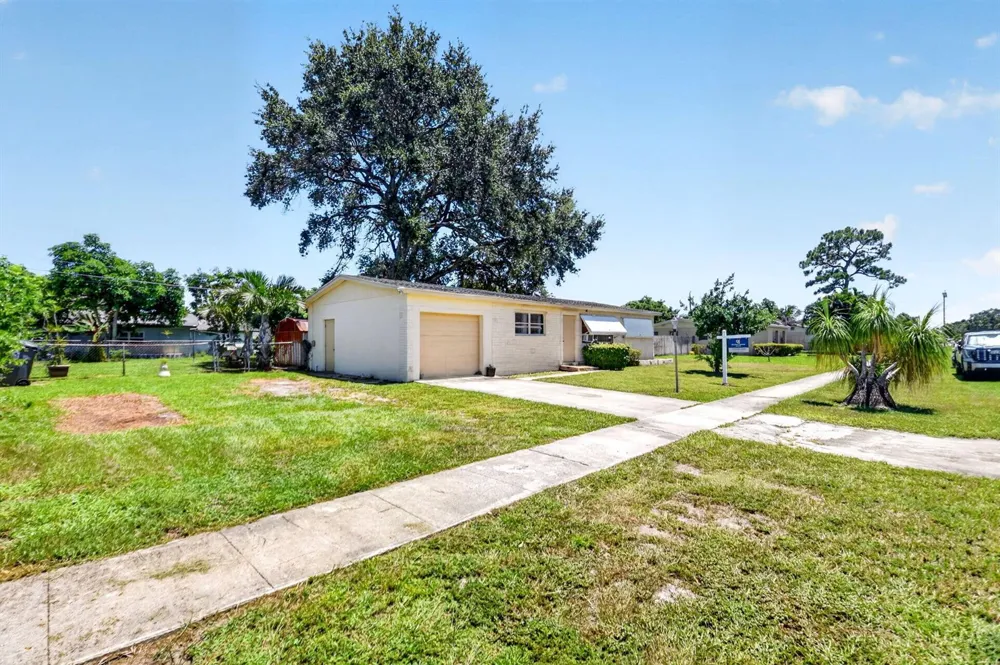 1572 Woodland Avenue West Palm Beach, FL 33415