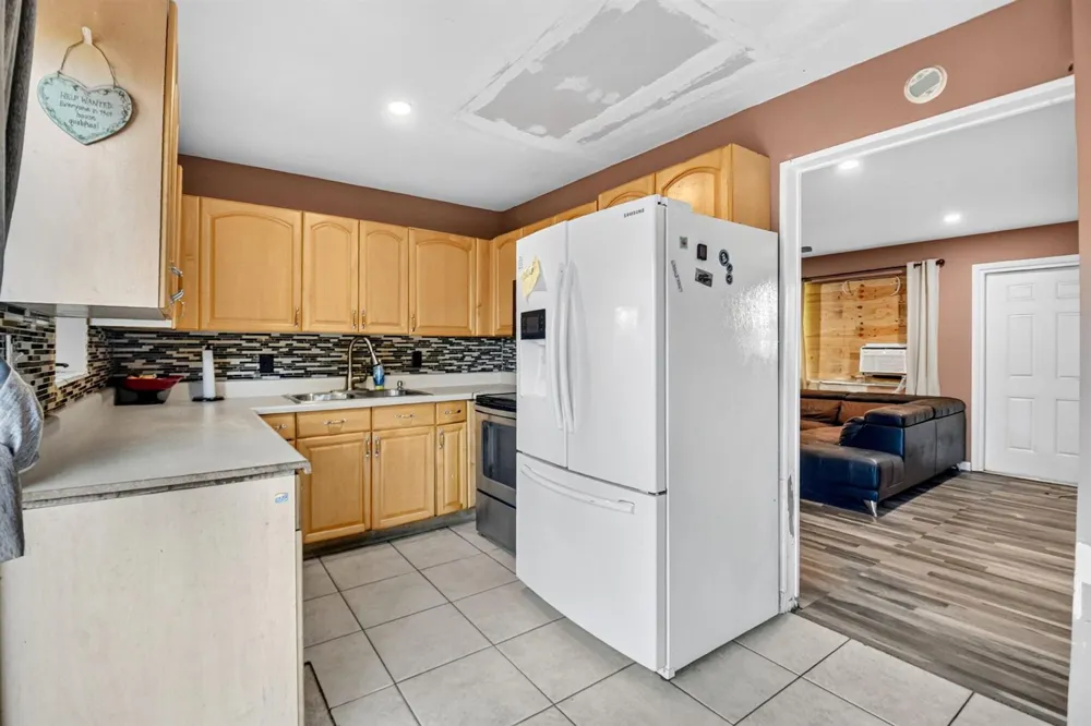 1572 Woodland Avenue West Palm Beach, FL 33415