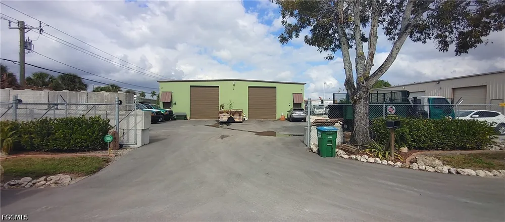 Custom Drive Fort Myers, FL 33907