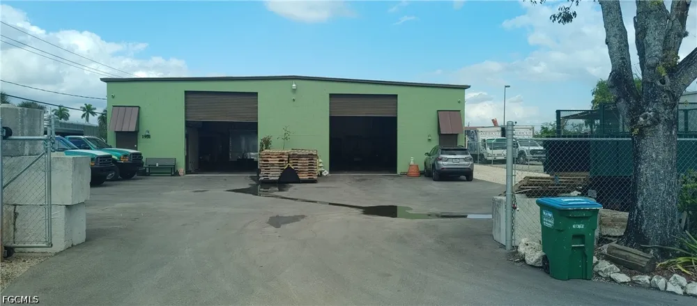 Custom Drive Fort Myers, FL 33907