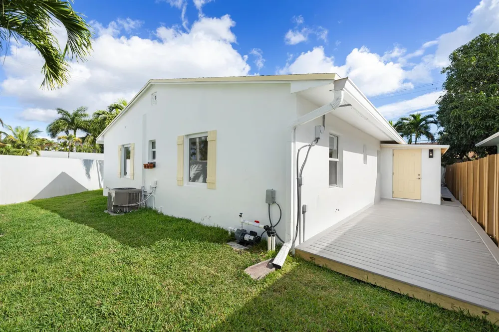 2000 NE 17TH COURT #1-2 Fort Lauderdale, FL 33305