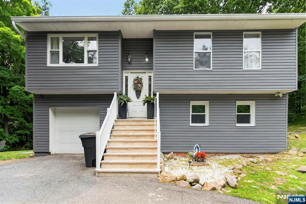 5 Lawrence Drive Vernon, NJ 07422