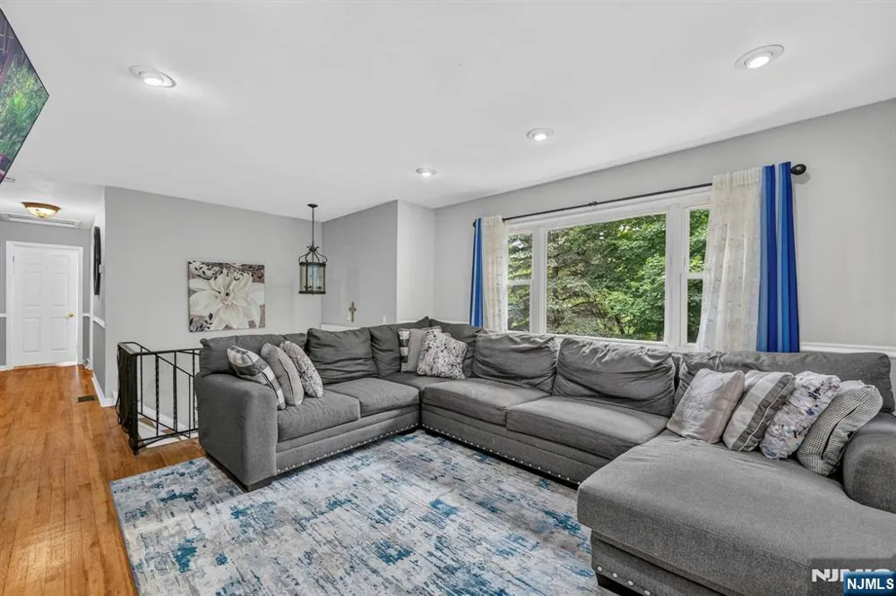 5 Lawrence Drive Vernon, NJ 07422