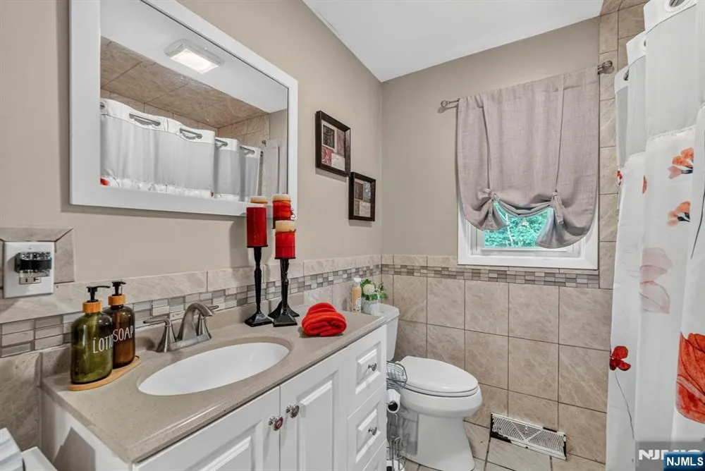 5 Lawrence Drive Vernon, NJ 07422