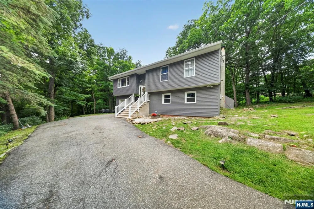 5 Lawrence Drive Vernon, NJ 07422