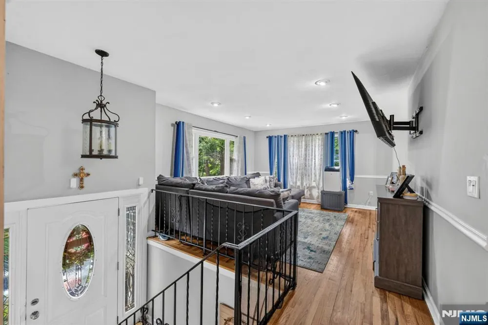 5 Lawrence Drive Vernon, NJ 07422
