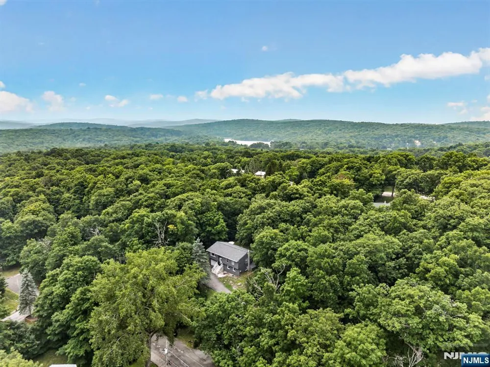 5 Lawrence Drive Vernon, NJ 07422