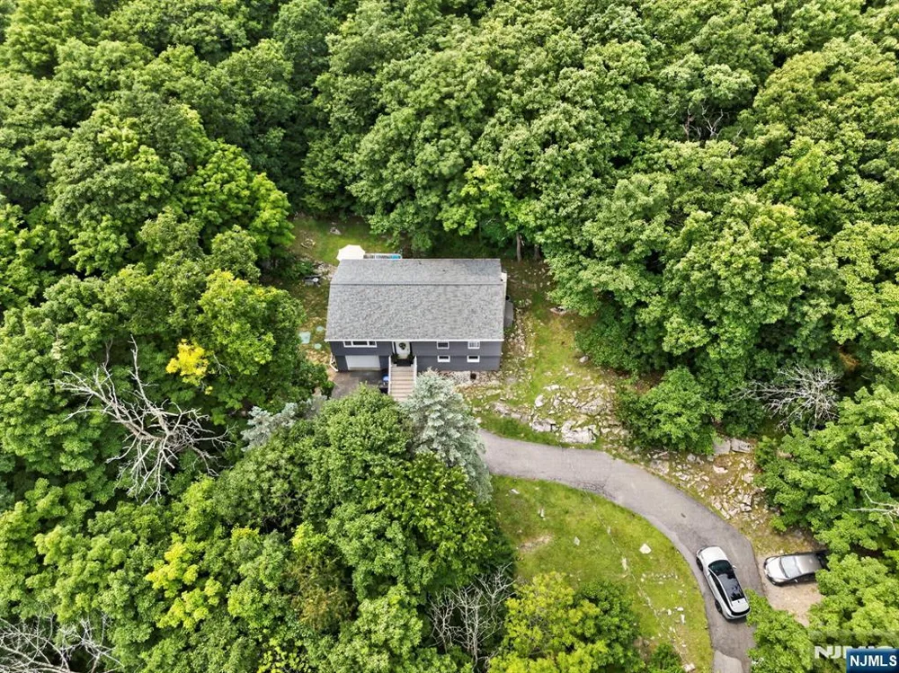 5 Lawrence Drive Vernon, NJ 07422