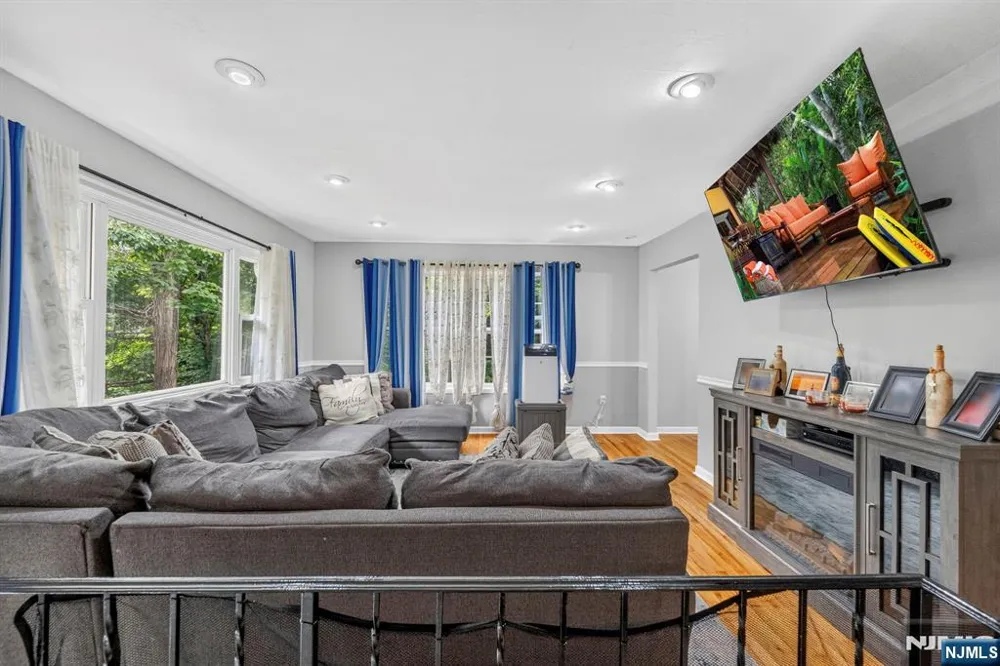 5 Lawrence Drive Vernon, NJ 07422