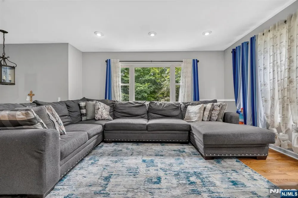 5 Lawrence Drive Vernon, NJ 07422