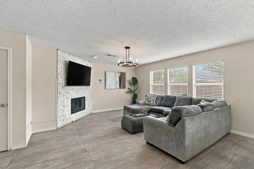 5456 Maverick Drive Grand Prairie, TX 75052