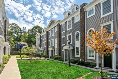 68 Parkside Lane 1204