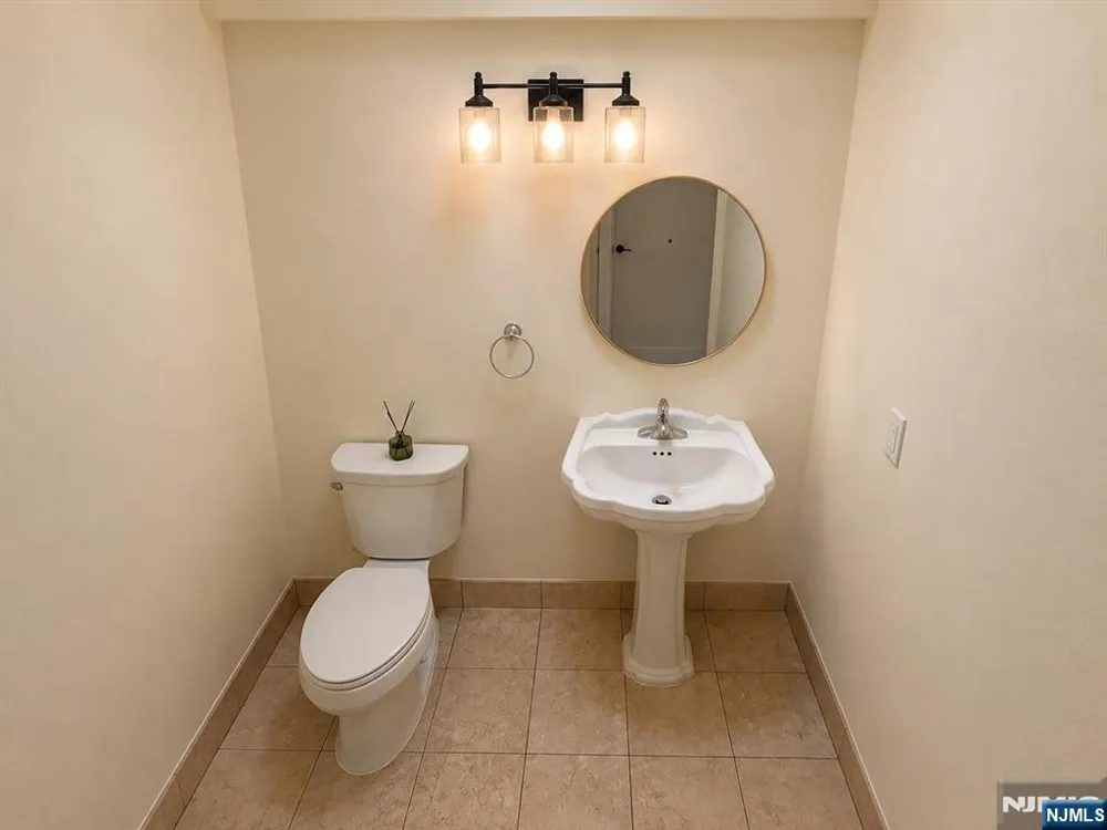 756 Charles Fort Lee, NJ 07024